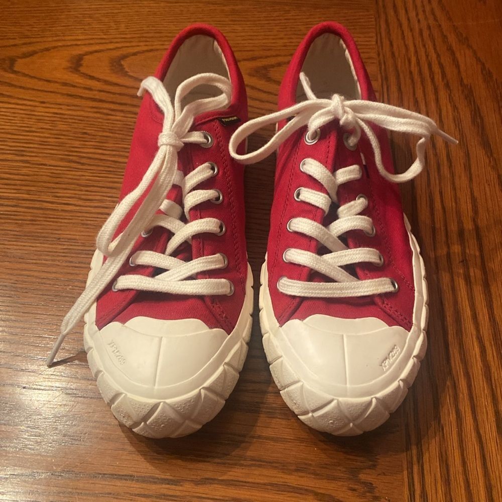Palladium Burgundy canvas sneakers, men’s size 5 women’s size 6.5